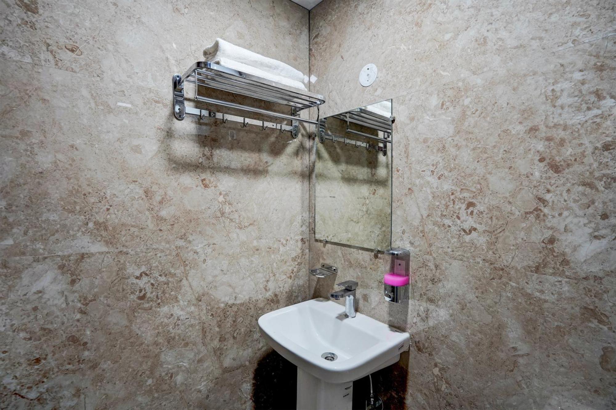 Hotel O R.N Residency Hotel ガーズィヤーバード エクステリア 写真